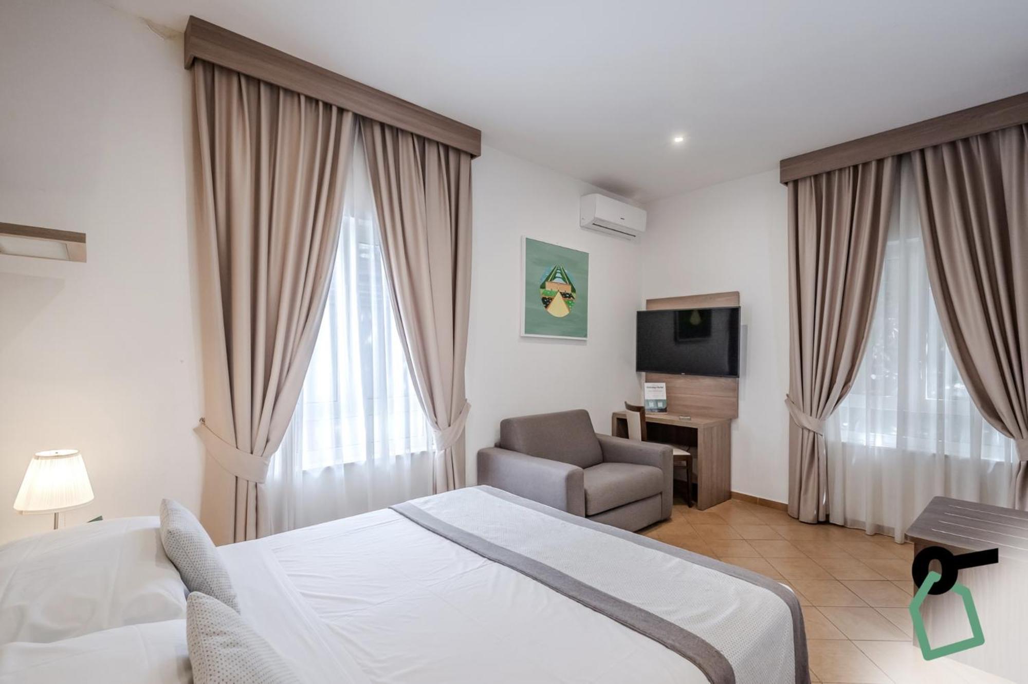Hotiday Room Collection - Napoli Residenza Scarlatti Екстер'єр фото